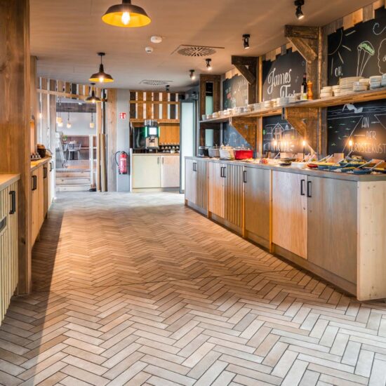 marazzi hotel bretterbude 002.jpg